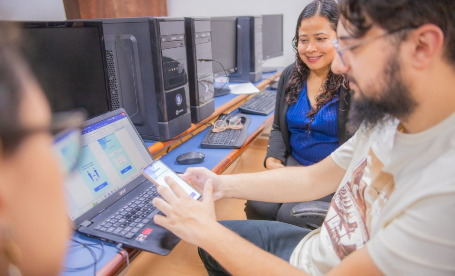 Governo seleciona profissionais para modernizar indústrias; bolsa é de R$ 5,1 mil