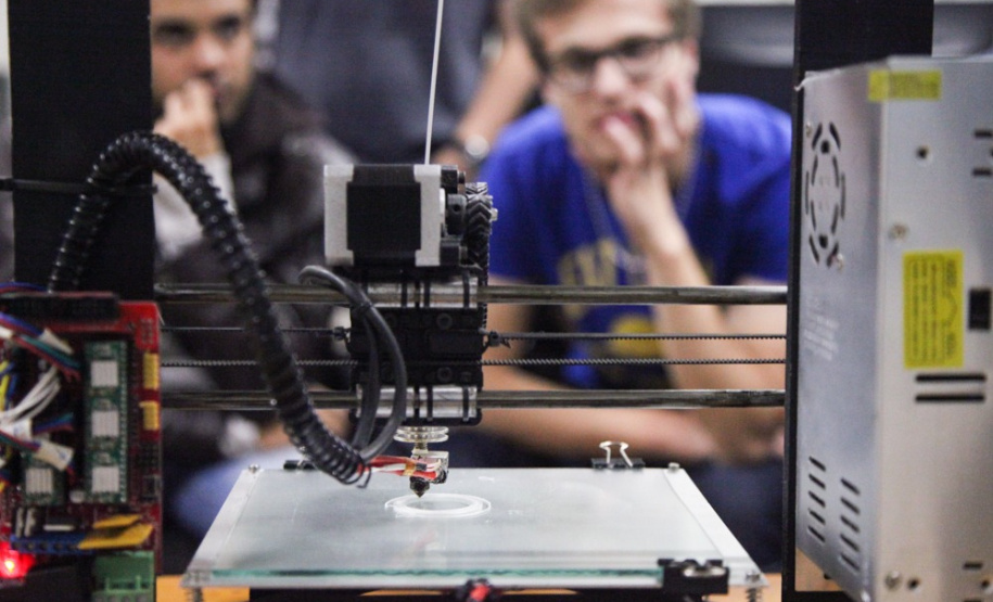 Governo seleciona profissionais para modernizar indústrias; bolsa é de R$ 5,1 mil