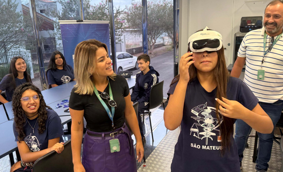 Com mais de 15 mil visitas, Carreta da Inovação conecta população a novas tecnologias