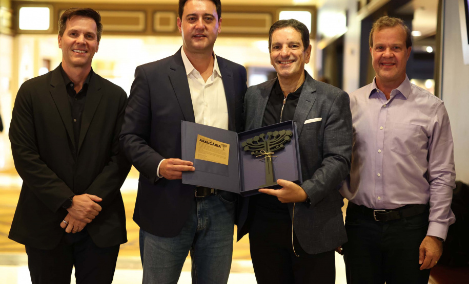 Ratinho Junior se reúne com presidente do Google Cloud para América para expandir parceria com Paraná