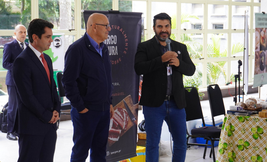 Adapar anuncia portaria inédita para regulamentar criação do Porco Moura no Paraná