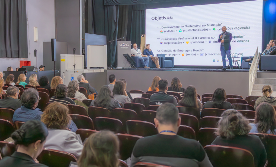 Universidades Estaduais do Paraná alinham políticas públicas com foco em resultados e boas práticas