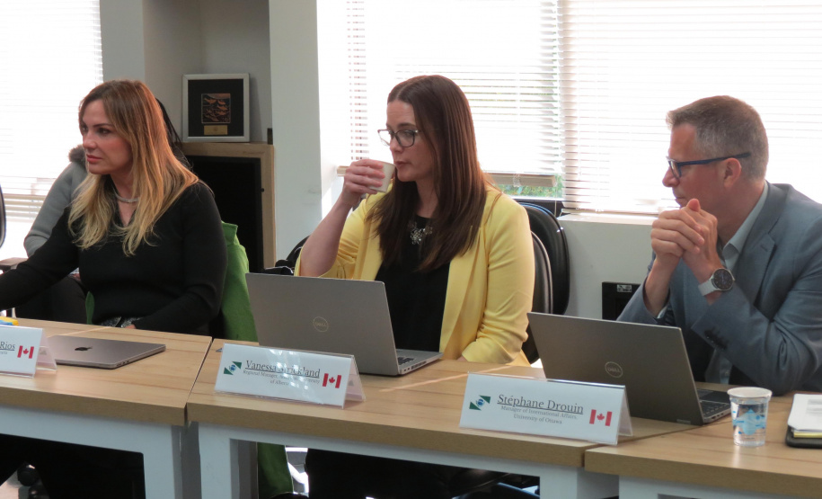 Paraná e consórcio de universidades do Canadá discutem parcerias em ciência