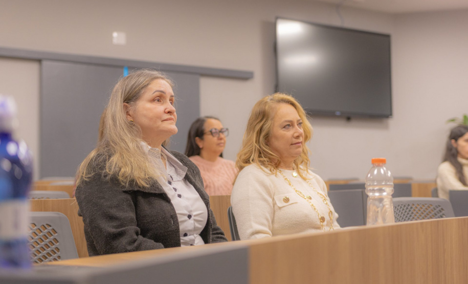 UEPG recebe terceira cientista ucraniana para desenvolvimento de pesquisas na poesia