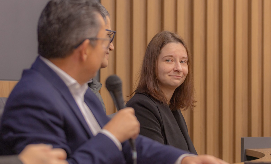 UEPG recebe terceira cientista ucraniana para desenvolvimento de pesquisas na poesia