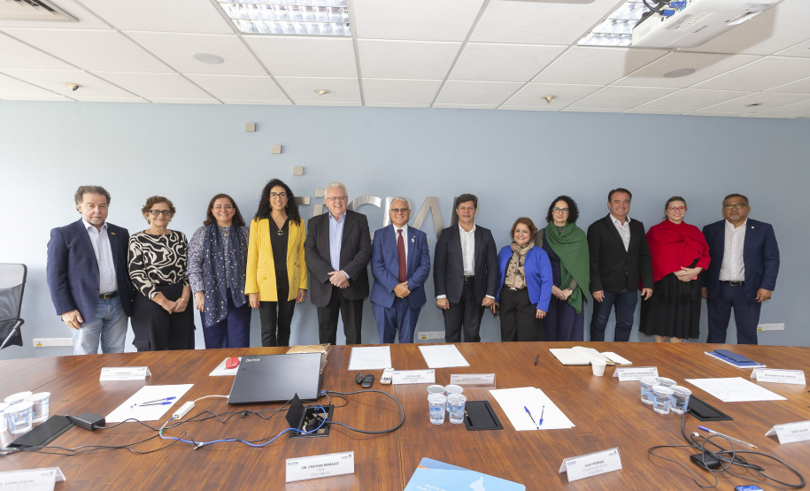 Tecpar e OPAS se reúnem com foco no fornecimento de produtos para as Américas