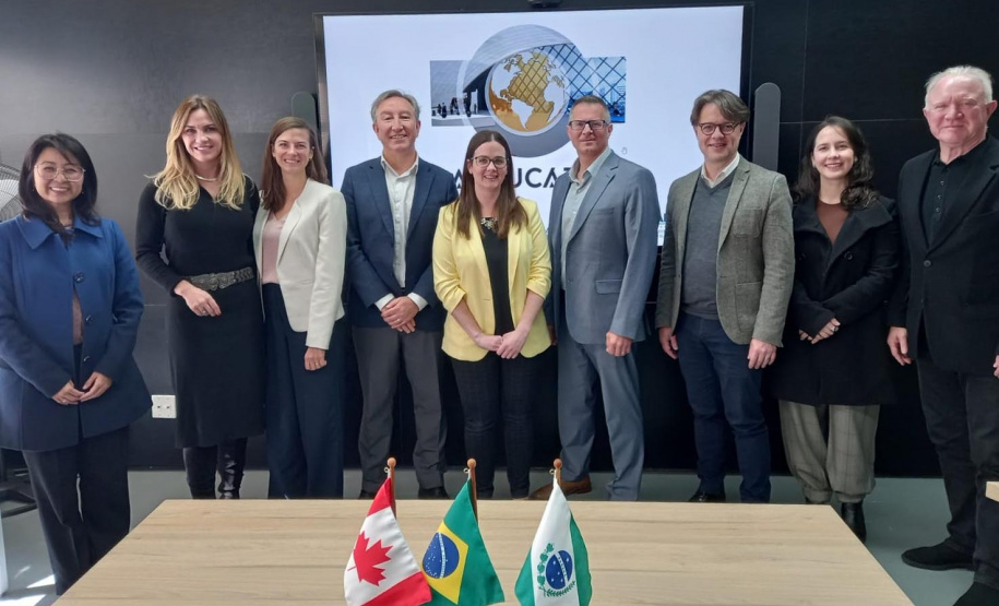 Paraná e consórcio de universidades do Canadá discutem parcerias em ciência