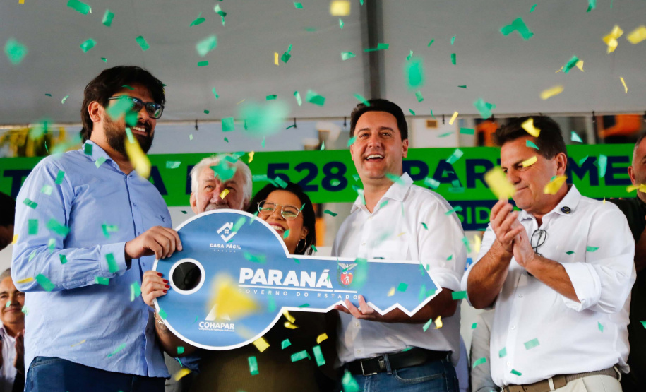 Sonho realizado: governador entrega residencial com 528 apartamentos em Guarapuava