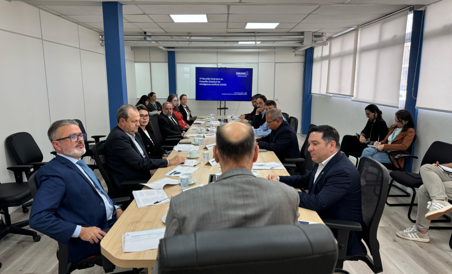 Paraná instala Conselho de IA e avança na regulamentação da tecnologia no setor público