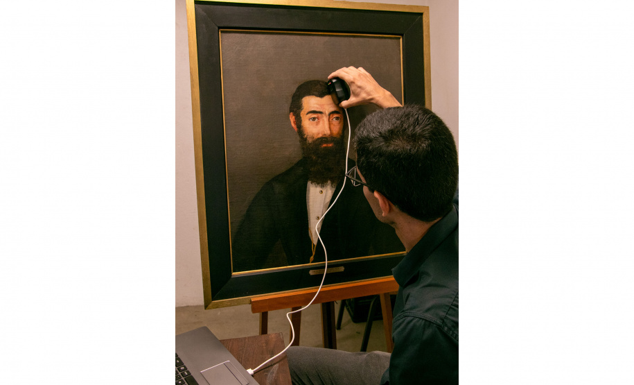 MUPA e Laboratório de Física Nuclear Aplicada da UEL analisam obras de Iria Correa