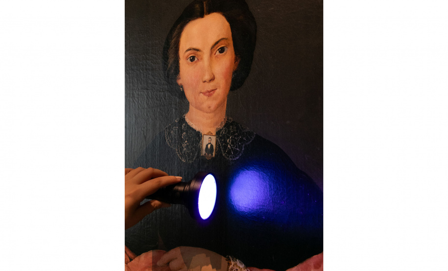 MUPA e Laboratório de Física Nuclear Aplicada da UEL analisam obras de Iria Correa