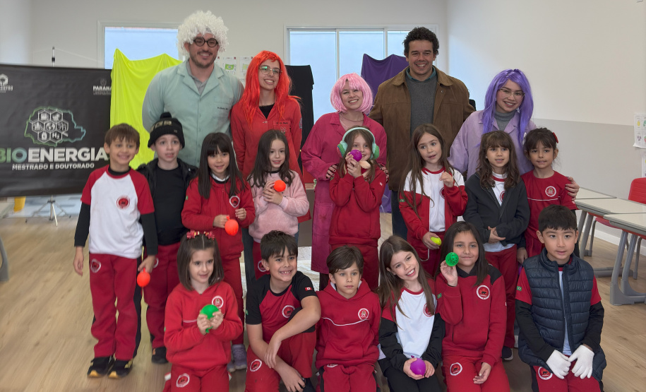 Projeto da Unicentro leva "cientistas malucos" para conversar com crianças