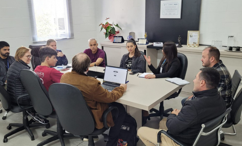 UEL e Unicentro planejam ações de saúde digital com foco na atenção básica