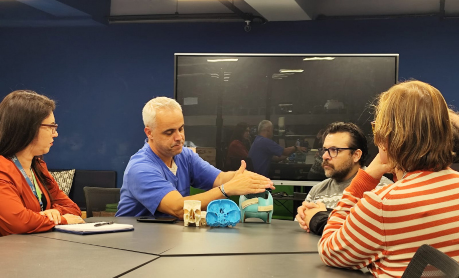 UEL e Unicentro planejam ações de saúde digital com foco na atenção básica