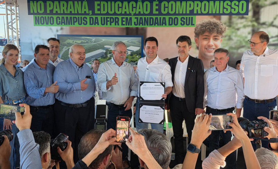 Governador assina ordem de serviço para construção de sede da UFPR em Jandaia do Sul