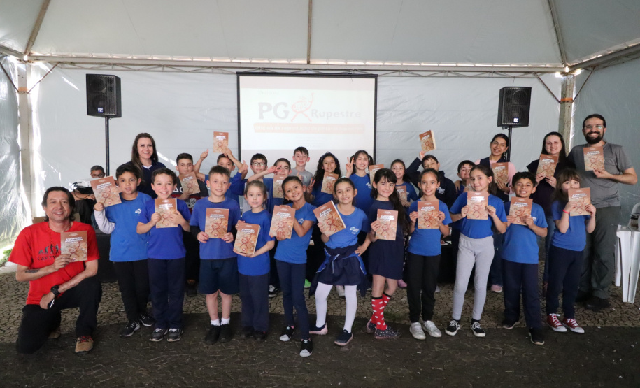 Grupo de pesquisa da UEPG recebe prêmio em congresso internacional por educação patrimonial