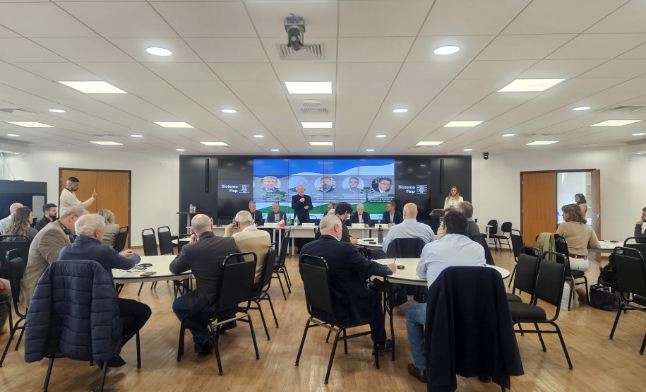 Fundação Araucária apresenta a instituto francês pesquisas da madeira na construção civil