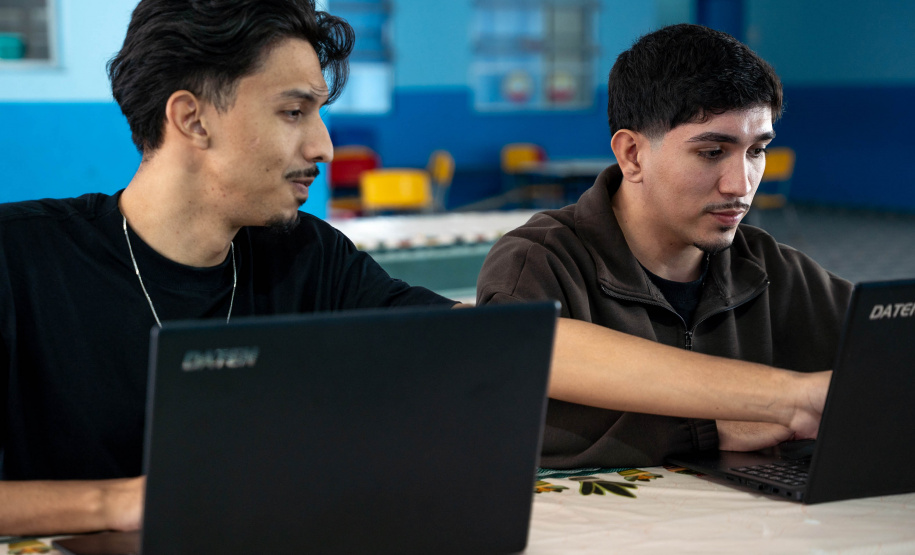 Travessia para o futuro: Talento Tech impulsiona carreira de jovens da Ilha das Peças