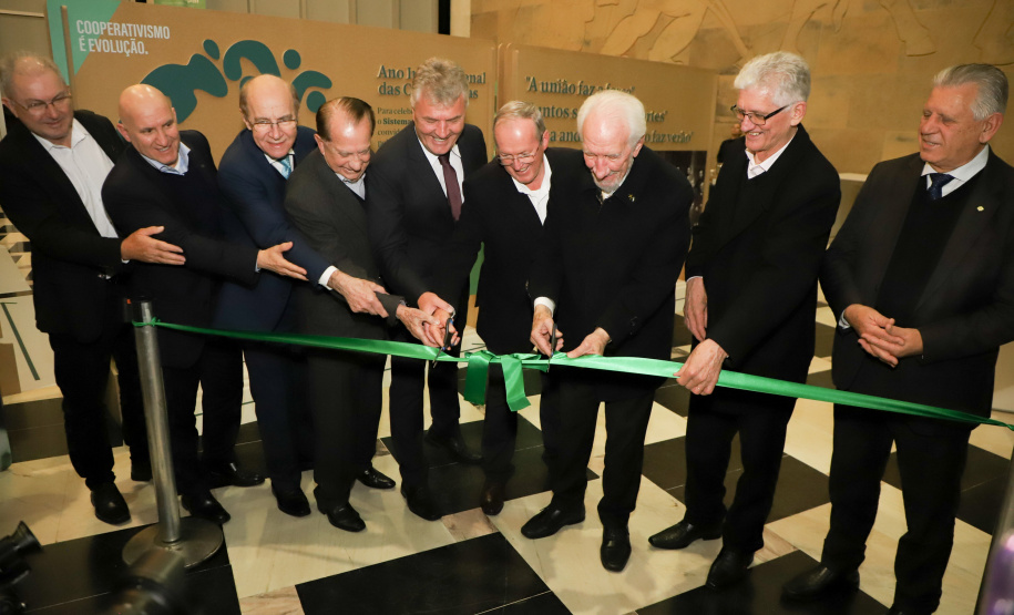 Modelo reconhecido pela ONU, cooperativismo do Paraná é celebrado no Palácio Iguaçu