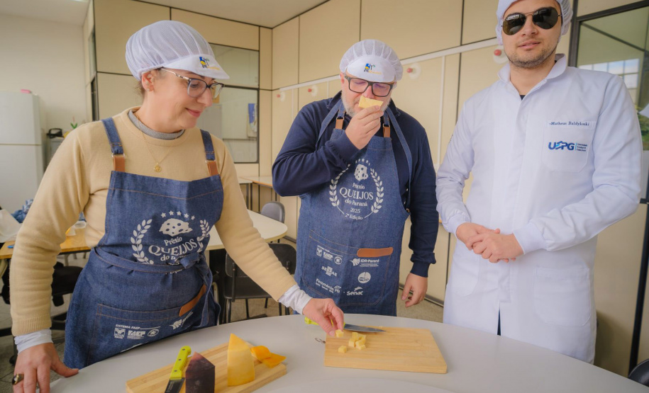 Prêmio Queijos do Paraná contou com aluno da UEPG que estuda análise sensorial no júri