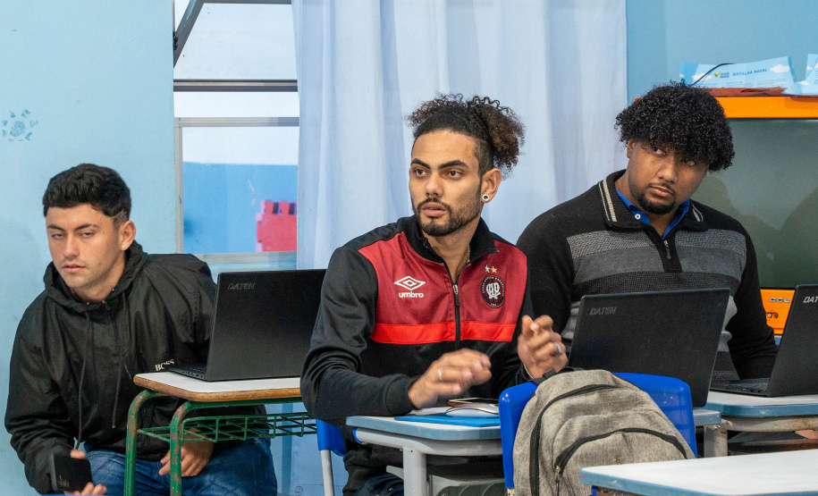 Travessia para o futuro: Talento Tech impulsiona carreira de jovens da Ilha das Peças