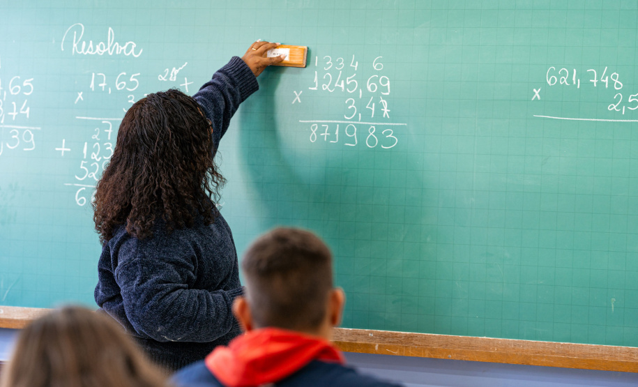 PDE 2025-27 vai capacitar 1.533 professores; participantes subirão ao Nível 3 da carreira