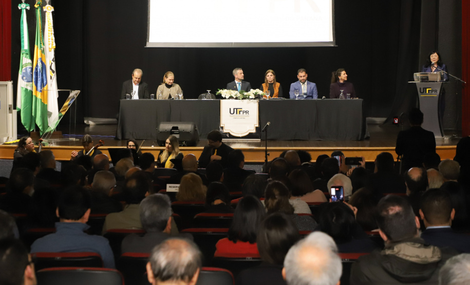 Na posse de vice-reitora, Piana diz que UTFPR é essencial na formação de trabalhadores