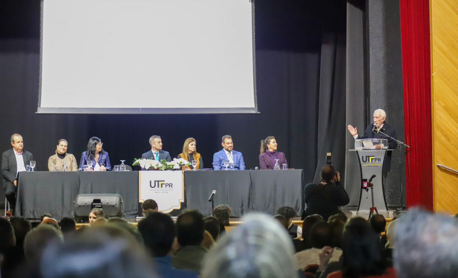 Na posse de vice-reitora, Piana diz que UTFPR é essencial na formação de trabalhadores