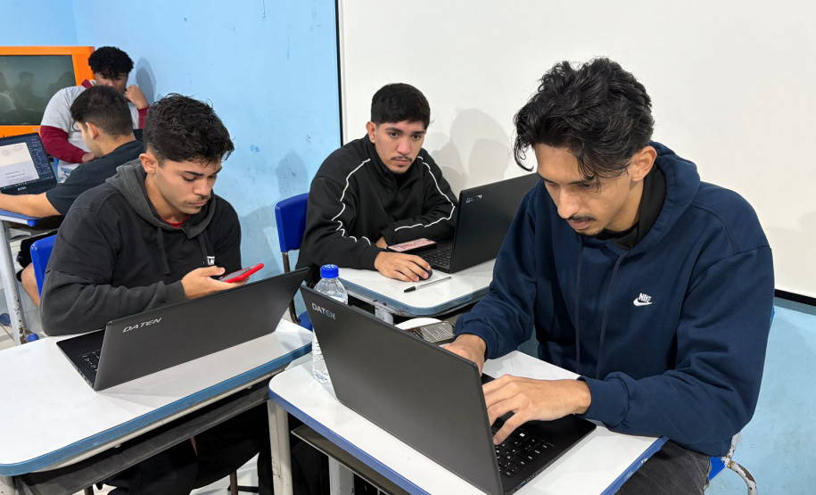 Travessia para o futuro: Talento Tech impulsiona carreira de jovens da Ilha das Peças
