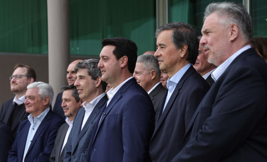 Ratinho Junior visita cooperativa e Centro de Inovação na Argentina