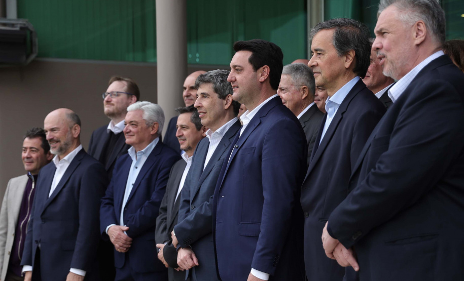 Ratinho Junior visita cooperativa e Centro de Inovação na Argentina