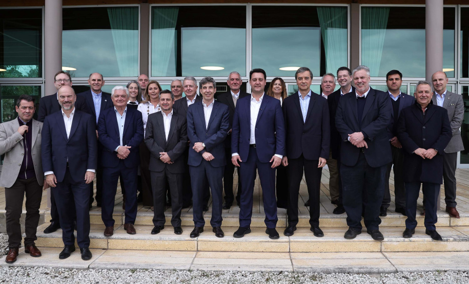 Ratinho Junior visita cooperativa e Centro de Inovação na Argentina