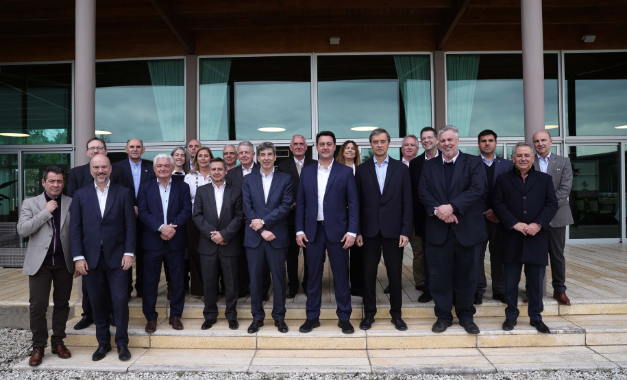 Ratinho Junior visita cooperativa e Centro de Inovação na Argentina