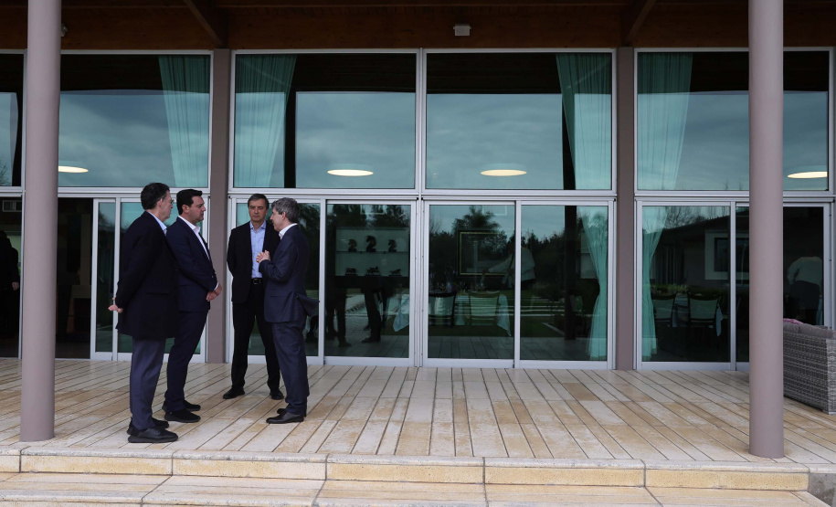 Ratinho Junior visita cooperativa e Centro de Inovação na Argentina