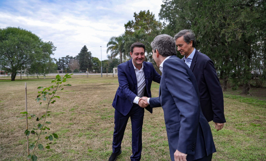 Ratinho Junior visita cooperativa e Centro de Inovação na Argentina