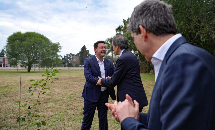 Ratinho Junior visita cooperativa e Centro de Inovação na Argentina