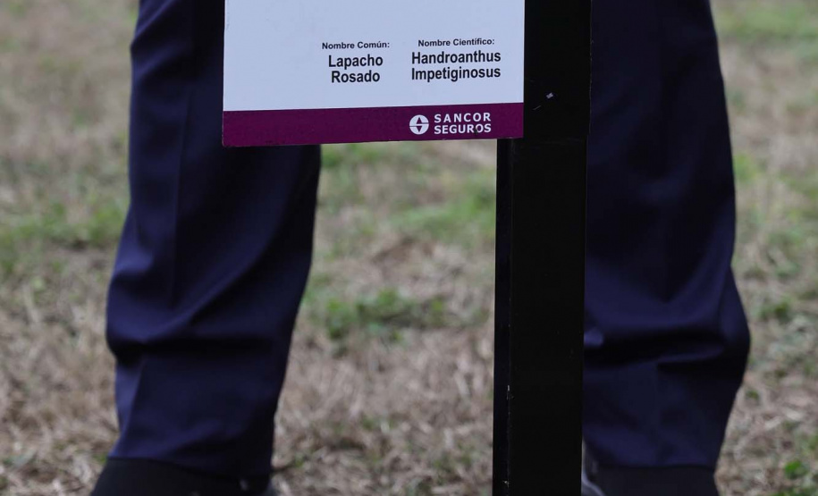 Ratinho Junior visita cooperativa e Centro de Inovação na Argentina