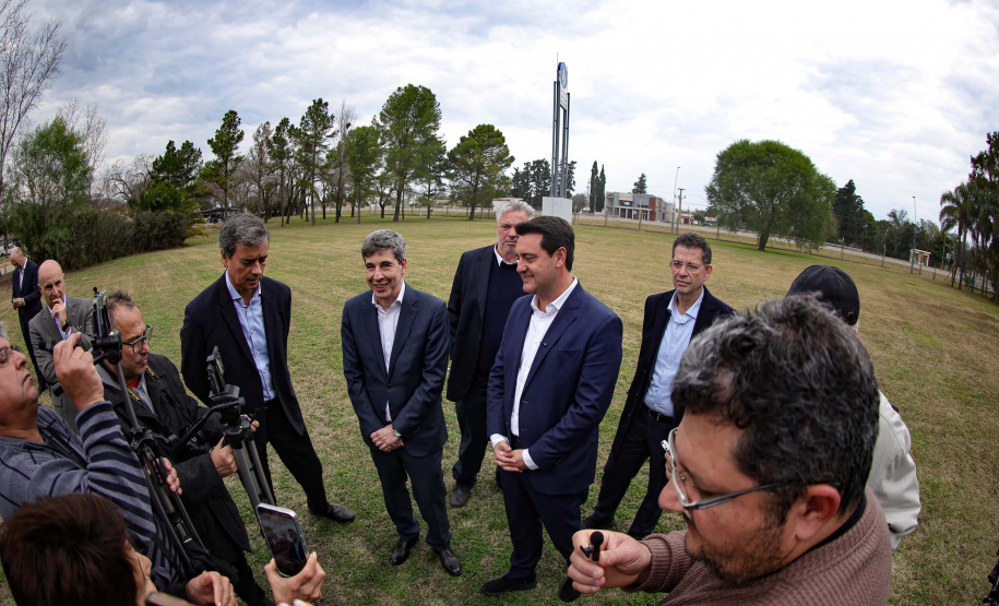 Ratinho Junior visita cooperativa e Centro de Inovação na Argentina