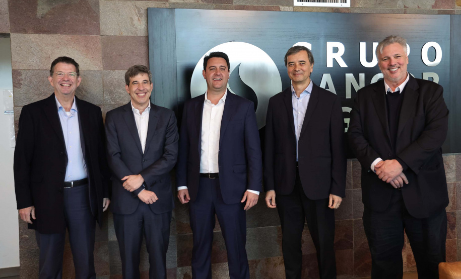 Ratinho Junior visita cooperativa e Centro de Inovação na Argentina