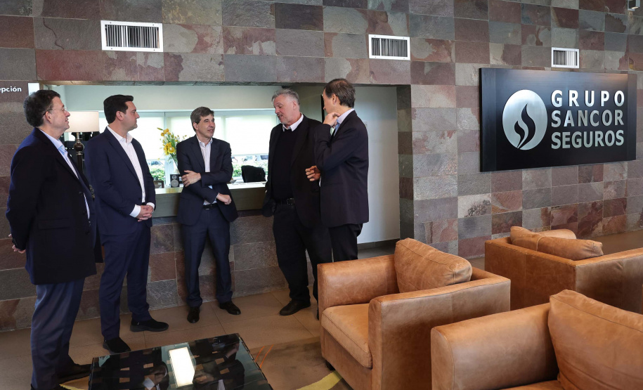 Ratinho Junior visita cooperativa e Centro de Inovação na Argentina