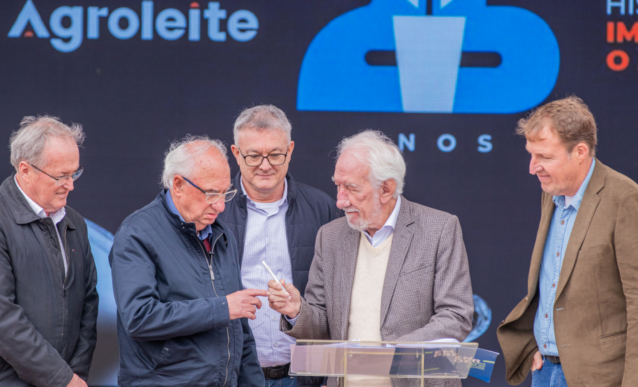 UEPG apresenta Escola de Queijo e outros projetos na Agroleite em Castro