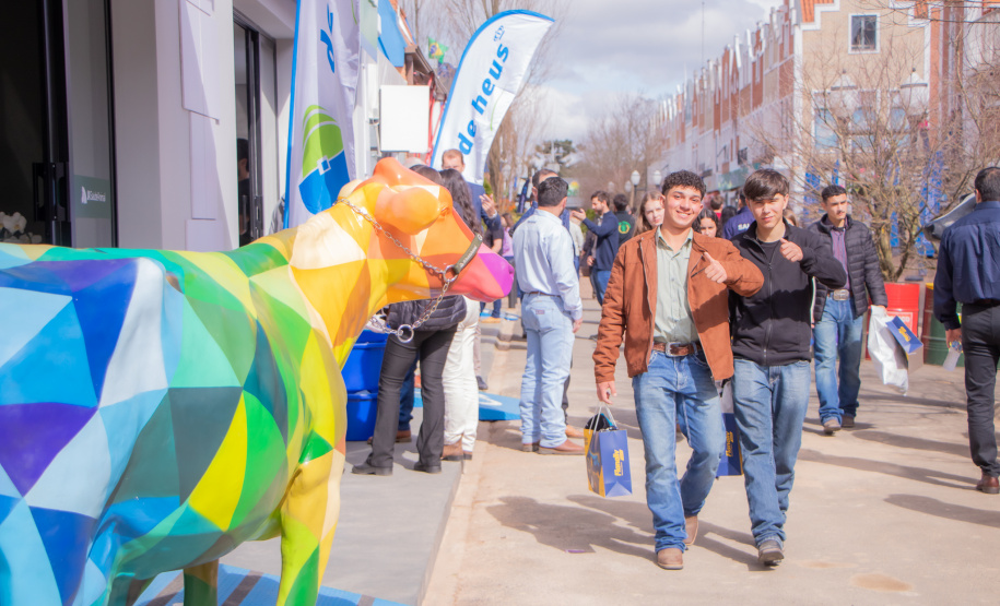 UEPG apresenta Escola de Queijo e outros projetos na Agroleite em Castro