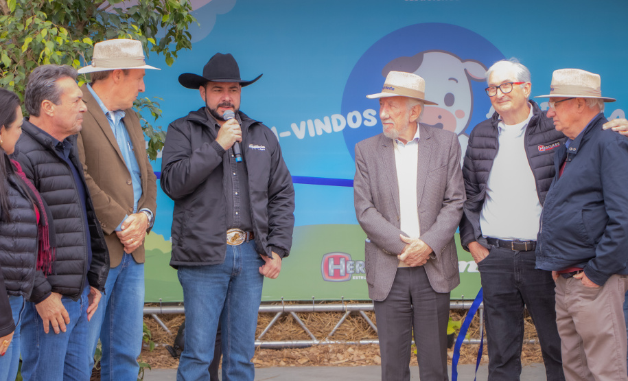 UEPG apresenta Escola de Queijo e outros projetos na Agroleite em Castro