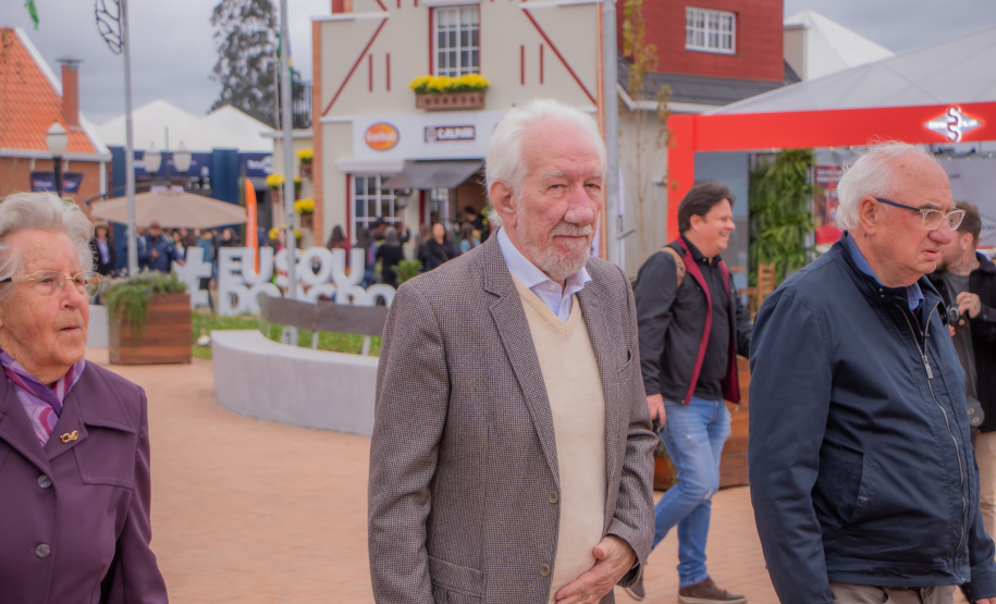 UEPG apresenta Escola de Queijo e outros projetos na Agroleite em Castro