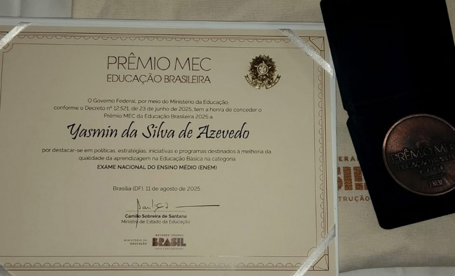 Professor de Artes Cênicas da UEM conquista o Prêmio Jabuti Acadêmico