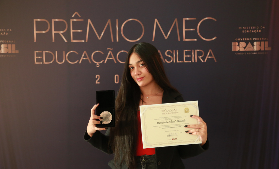 Professor de Artes Cênicas da UEM conquista o Prêmio Jabuti Acadêmico