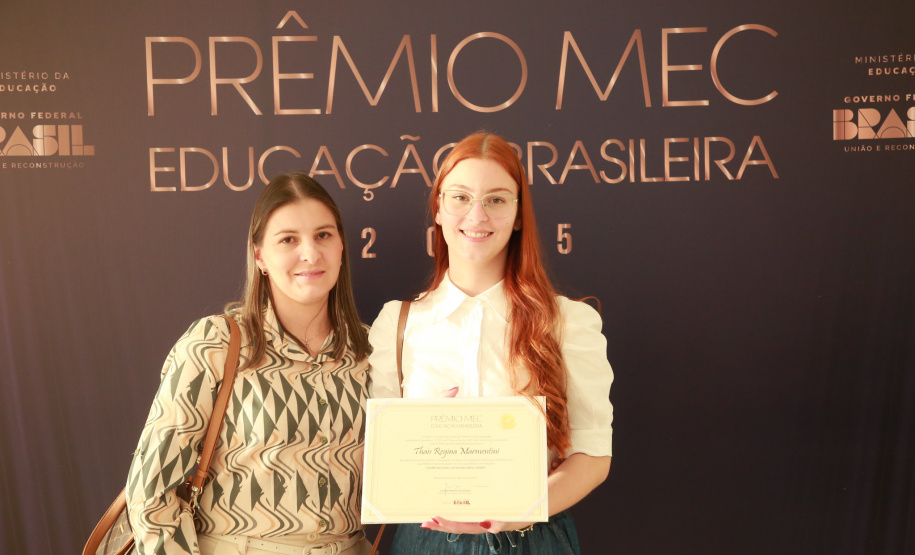 Professor de Artes Cênicas da UEM conquista o Prêmio Jabuti Acadêmico