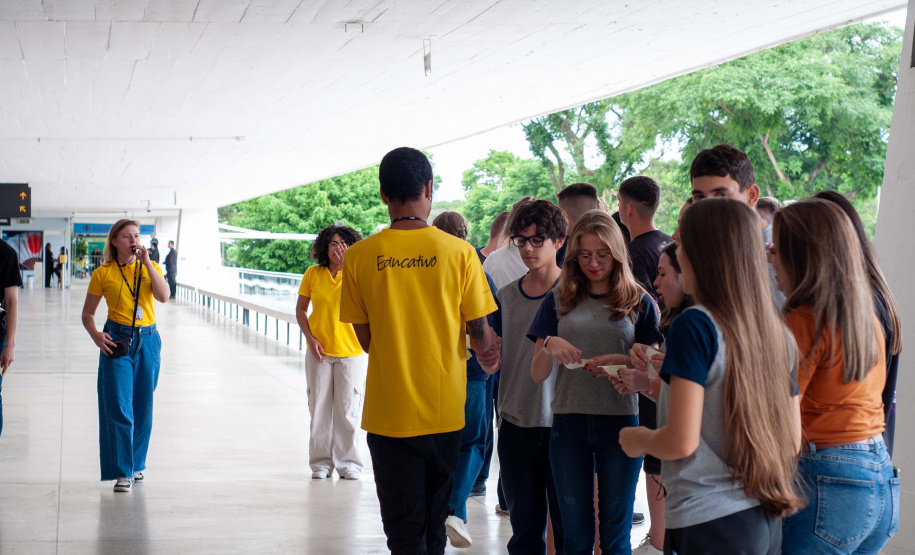 Portas Abertas no MAC-PR, B.B. King no Guaíra e bordado no MON marcam a agenda cultural