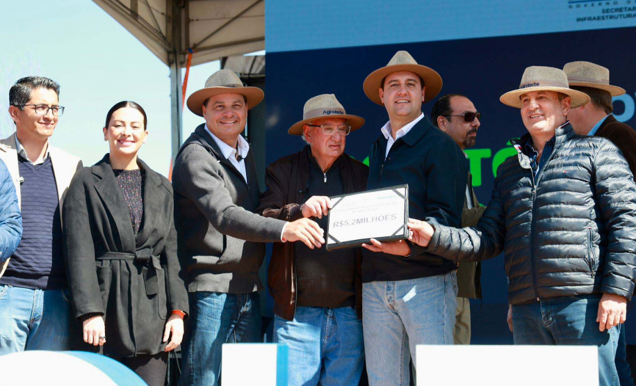 Ratinho Junior anuncia conclusão da pavimentação de Castro ao distrito do Socavão