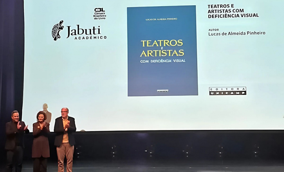 Professor de Artes Cênicas da UEM conquista o Prêmio Jabuti Acadêmico